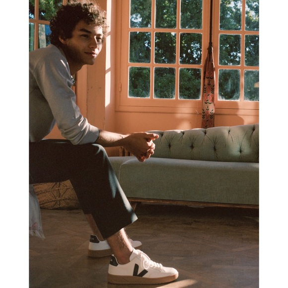 Veja Mens V-12 Sneakers - Extra White/Nautico/Gum Sole Size 43 - Picture 2 of 14